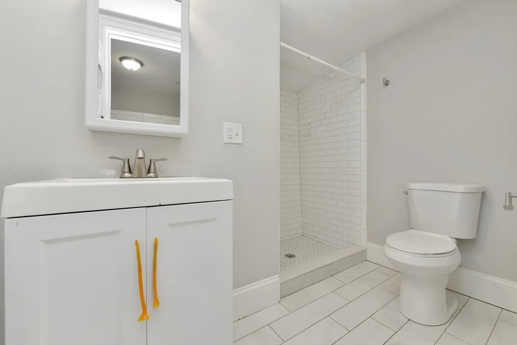3 bed, 1 bath apartment for rent at 155 Chelsea St Unit 1, East Boston — photo 8 of 8
