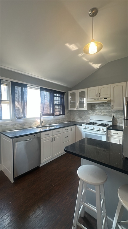 3 bed, 1 bath apartment for rent at 155 Cottage Unit 3, Everett — photo 3 of 11