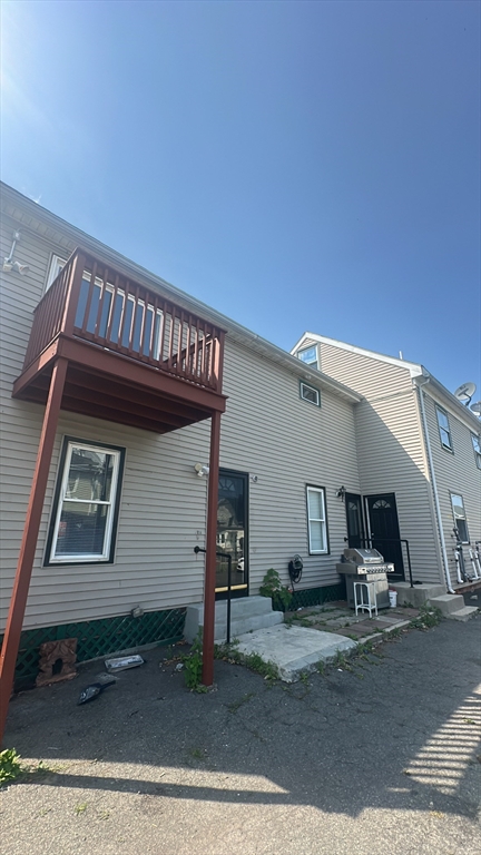 3 bed, 1 bath apartment for rent at 155 Cottage Unit 3, Everett — photo 2 of 11