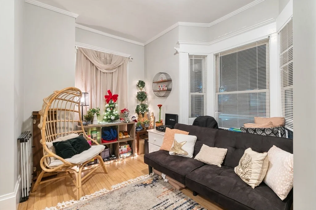 4 bed, 3 bath apartment for rent at 155 Dorchester St, South Boston — photo 6 of 24