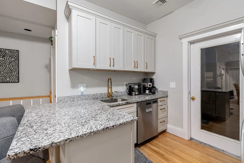 4 bed, 3 bath apartment for rent at 155 Dorchester St, South Boston — photo 3 of 24