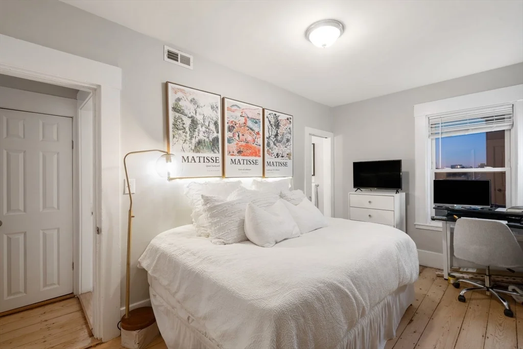 4 bed, 3 bath apartment for rent at 155 Dorchester St, South Boston — photo 10 of 24