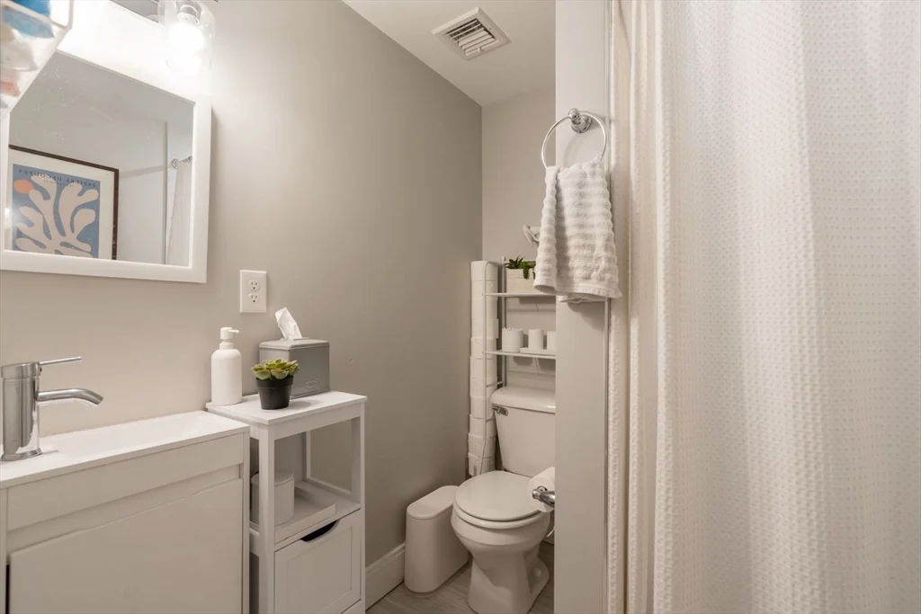 4 bed, 3 bath apartment for rent at 155 Dorchester St, South Boston — photo 11 of 24