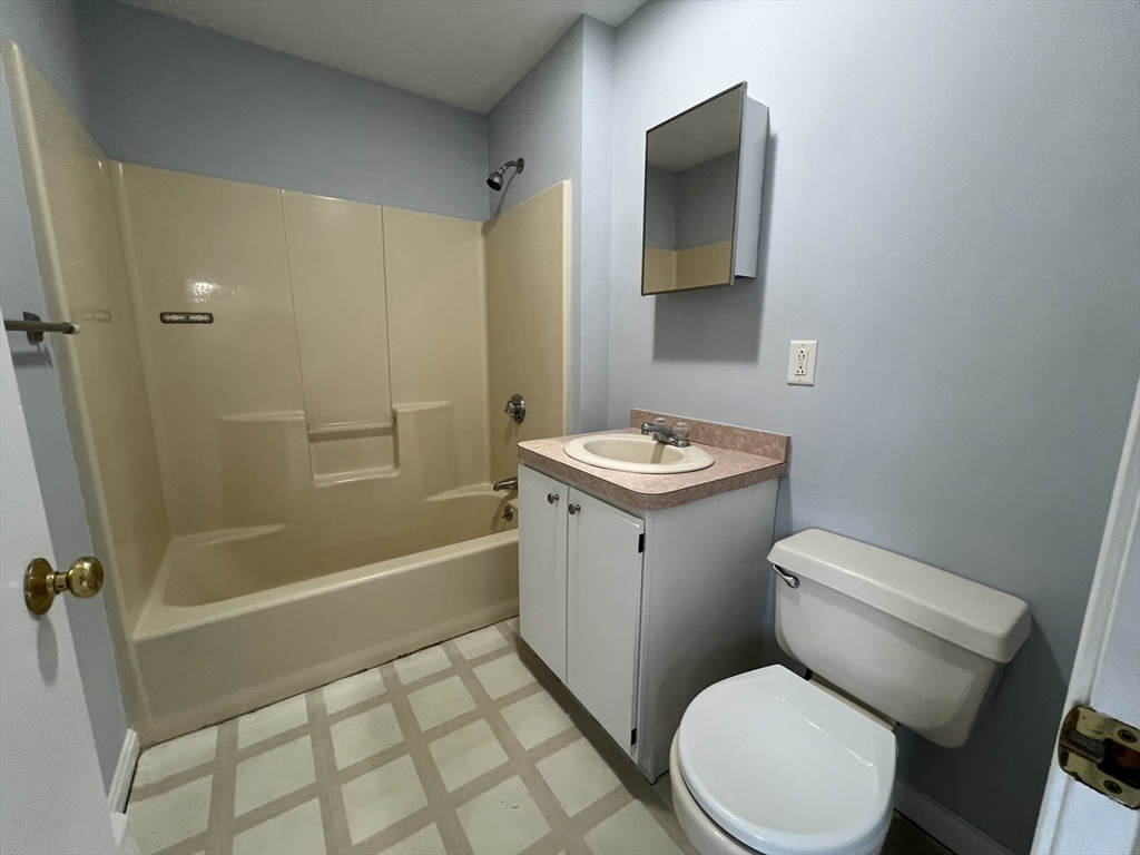1 bed, 1 bath apartment for rent at 155 East Central St Unit R, Franklin — photo 7 of 11