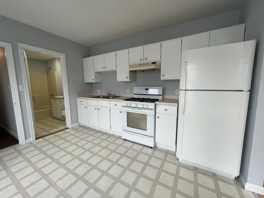 1 bed, 1 bath apartment for rent at 155 East Central St Unit R, Franklin — photo 4 of 11