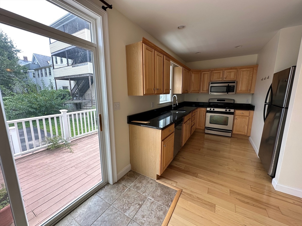 3 bed, 2 bath apartment for rent at 155 Franklin St Unit 1, Allston — photo 5 of 12