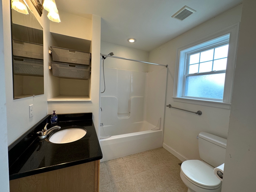 3 bed, 2 bath apartment for rent at 155 Franklin St Unit 1, Allston — photo 9 of 12