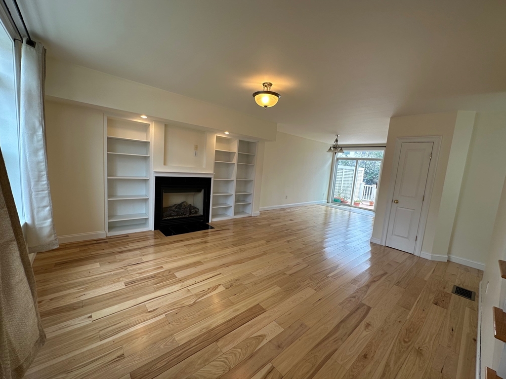 3 bed, 2 bath apartment for rent at 155 Franklin St Unit 1, Allston — photo 3 of 12