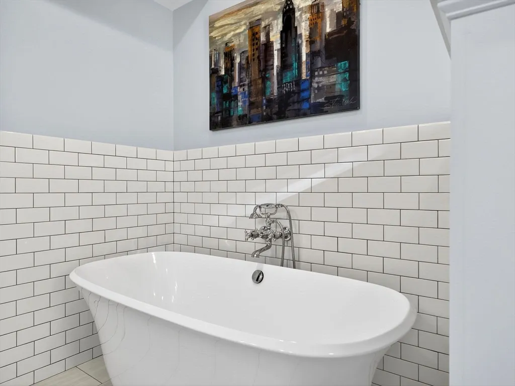 2 bed, 1 bath apartment for rent at 155 H St Unit 2, South Boston — photo 10 of 21