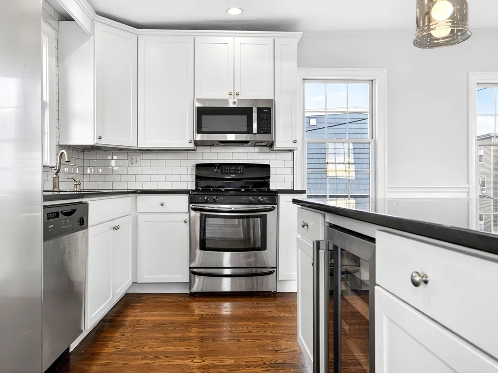 2 bed, 1 bath apartment for rent at 155 H St Unit 2, South Boston — photo 4 of 21
