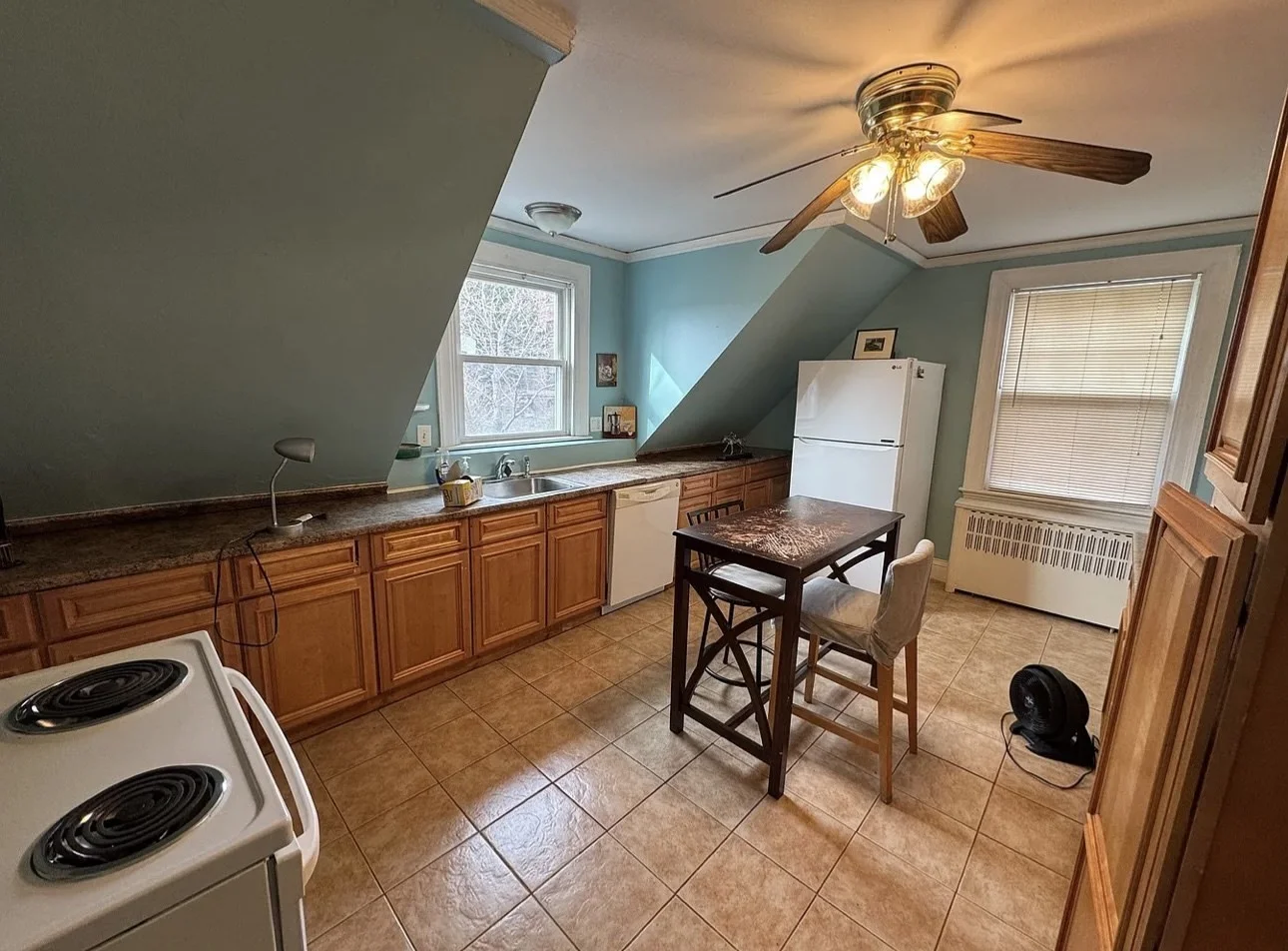 1 bed, 1 bath apartment for rent at 155 Kilsyth Rd Unit 2, Brighton — photo 2 of 15