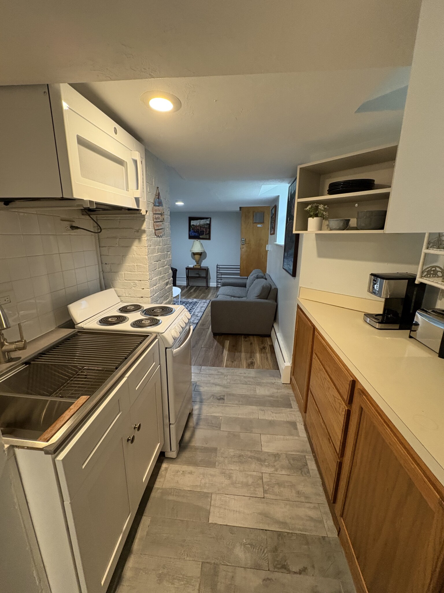 1 bed, 1 bath apartment for rent at 155 Kilsyth Rd Unit B, Brighton — photo 5 of 13