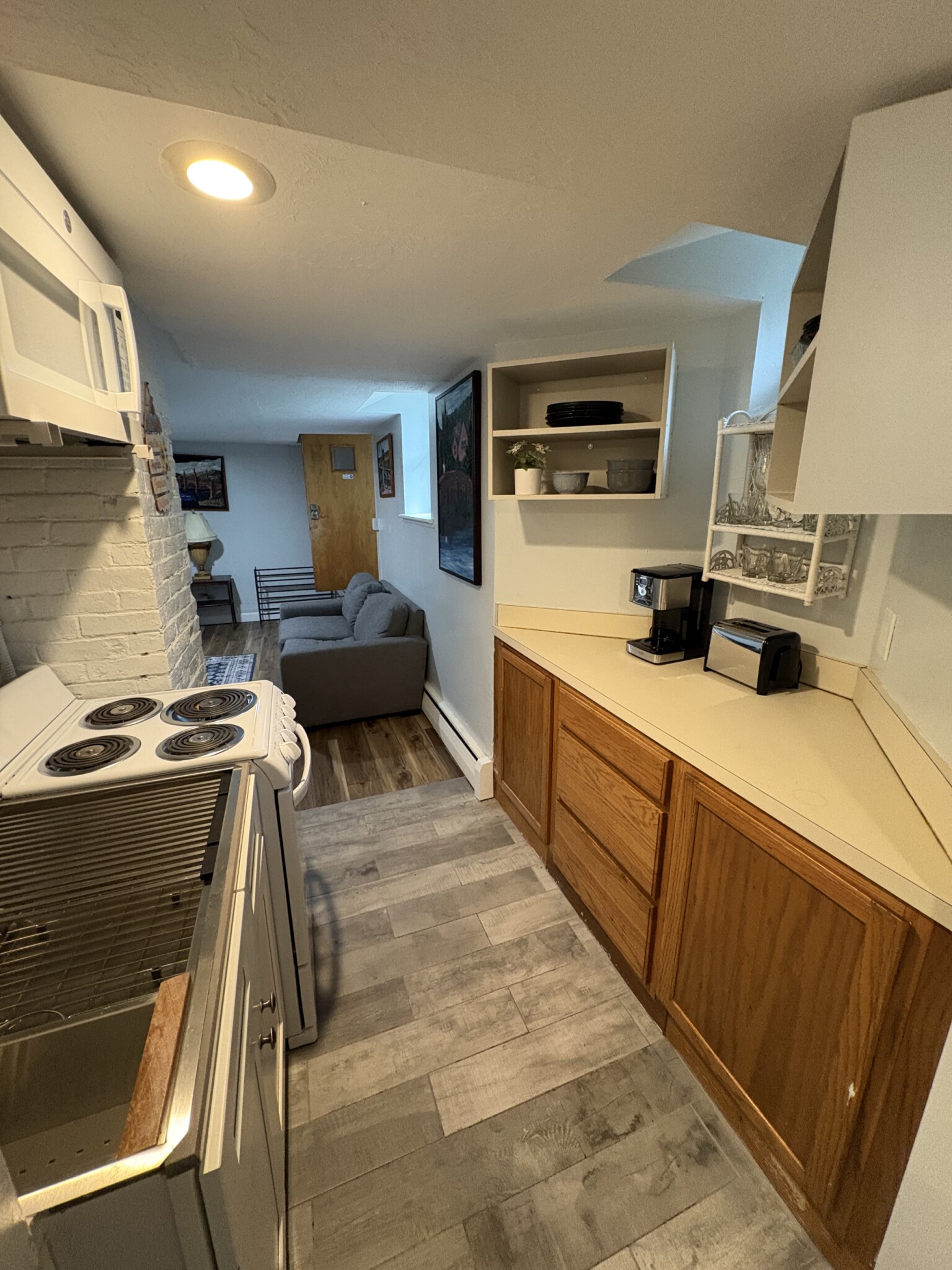 1 bed, 1 bath apartment for rent at 155 Kilsyth Rd Unit B, Brighton — photo 4 of 13