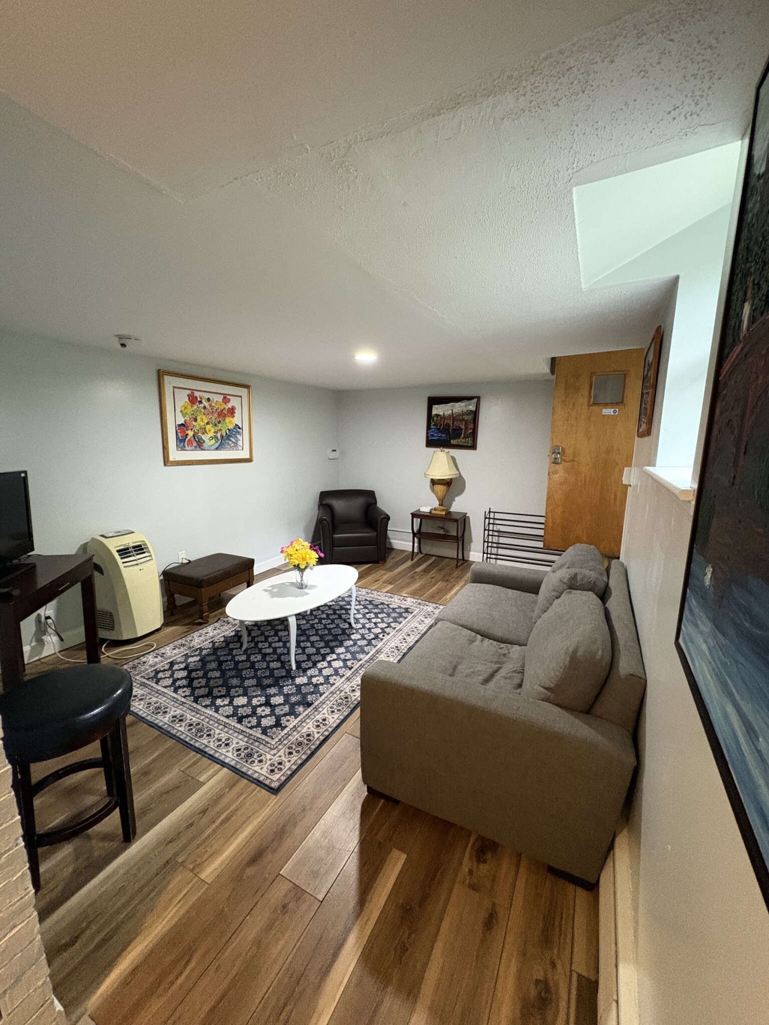 1 bed, 1 bath apartment for rent at 155 Kilsyth Rd Unit B, Brighton — photo 1 of 13