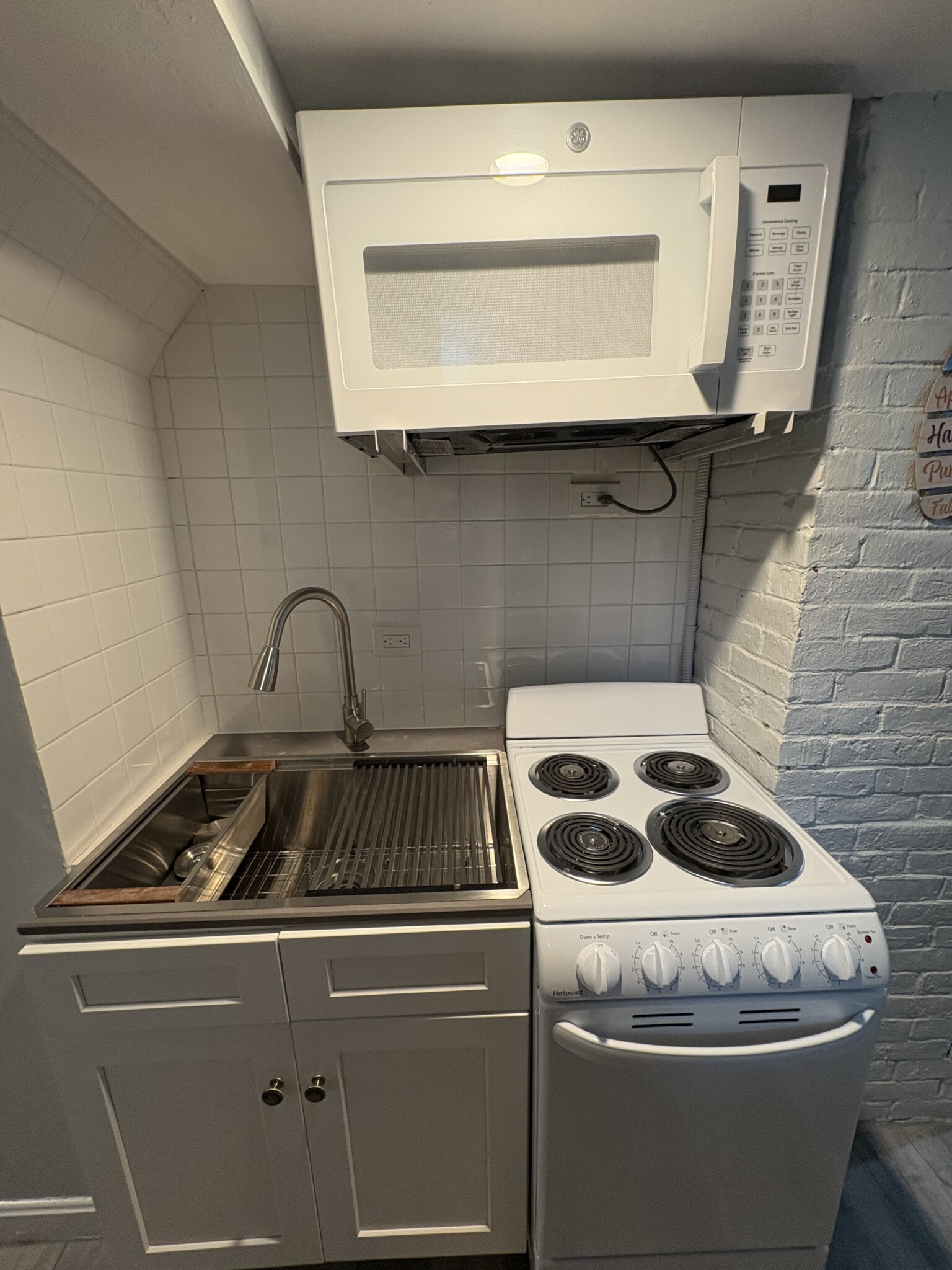 1 bed, 1 bath apartment for rent at 155 Kilsyth Rd Unit B, Brighton — photo 6 of 13