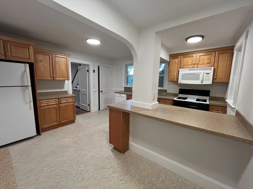 3 bed, 1 bath apartment for rent at 155 Lebanon St, Melrose — photo 5 of 13