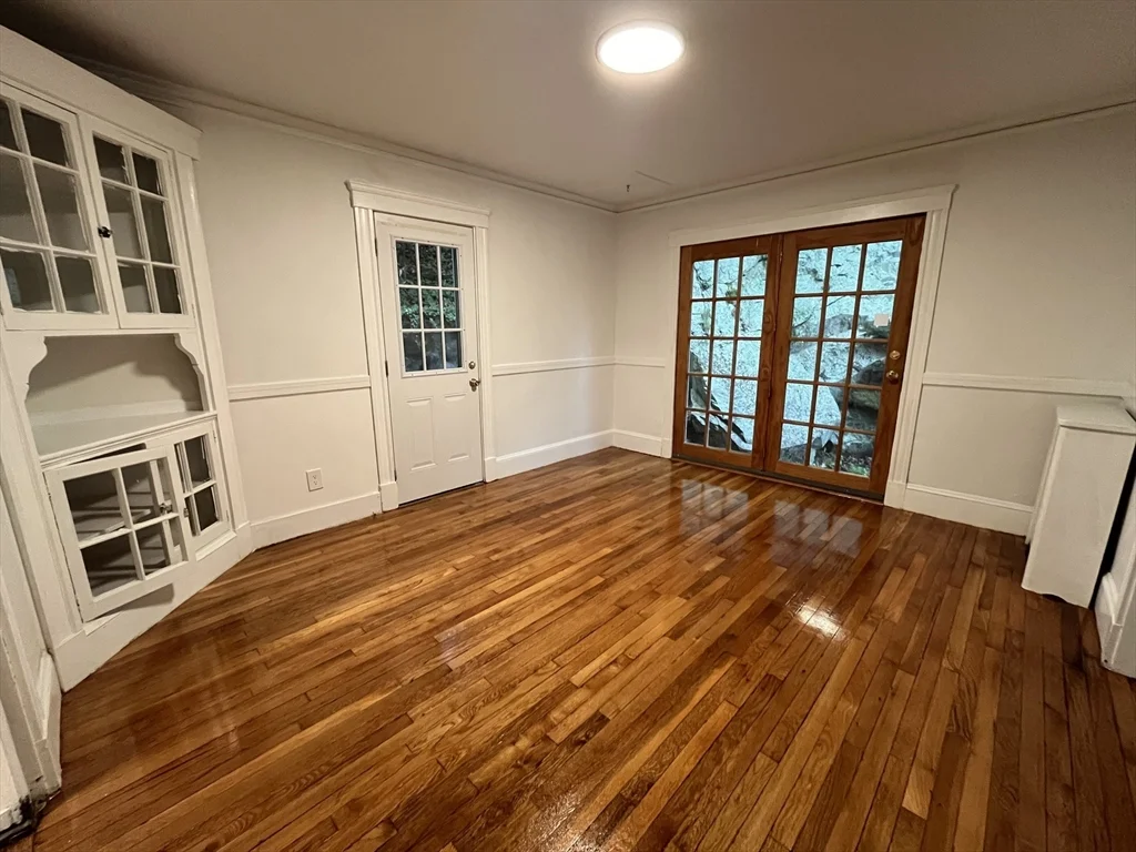3 bed, 1 bath apartment for rent at 155 Lebanon St, Melrose — photo 2 of 13
