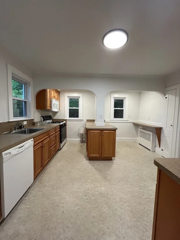 3 bed, 1 bath apartment for rent at 155 Lebanon St, Melrose — photo 6 of 13