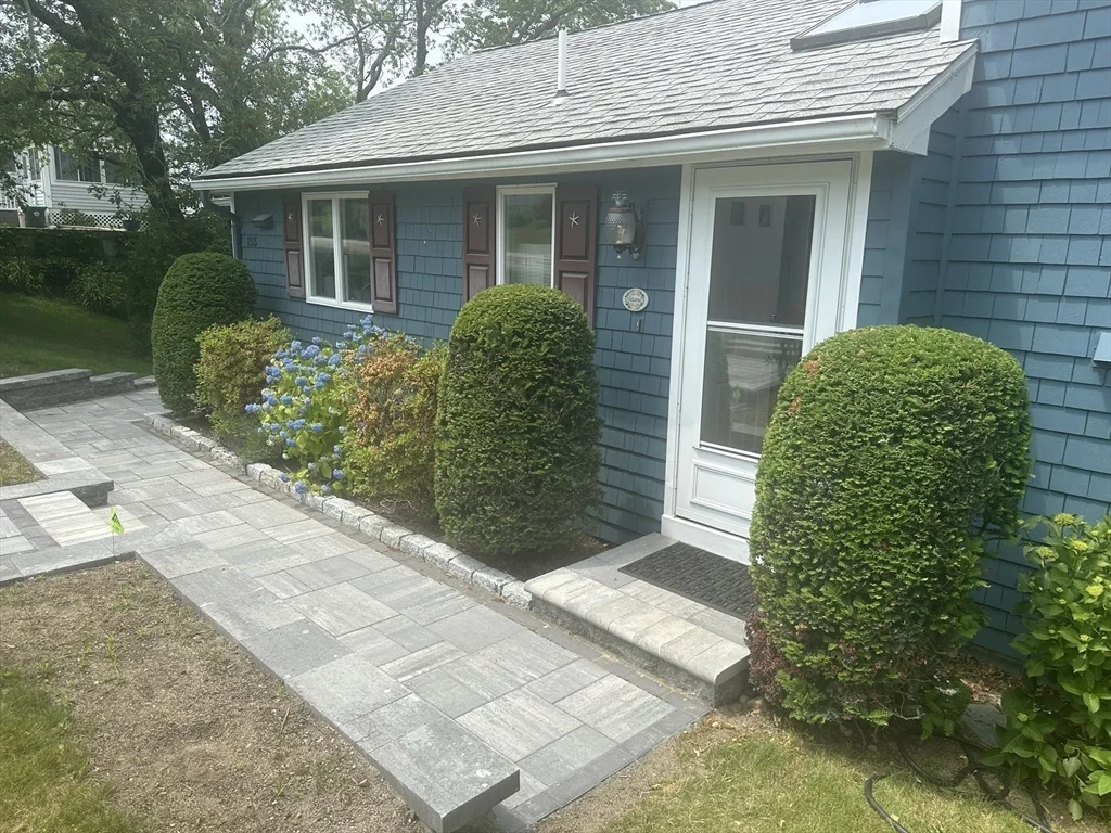 3 bed, 2 bath apartment for rent at 155 Meadowview, Rexhame — photo 3 of 30