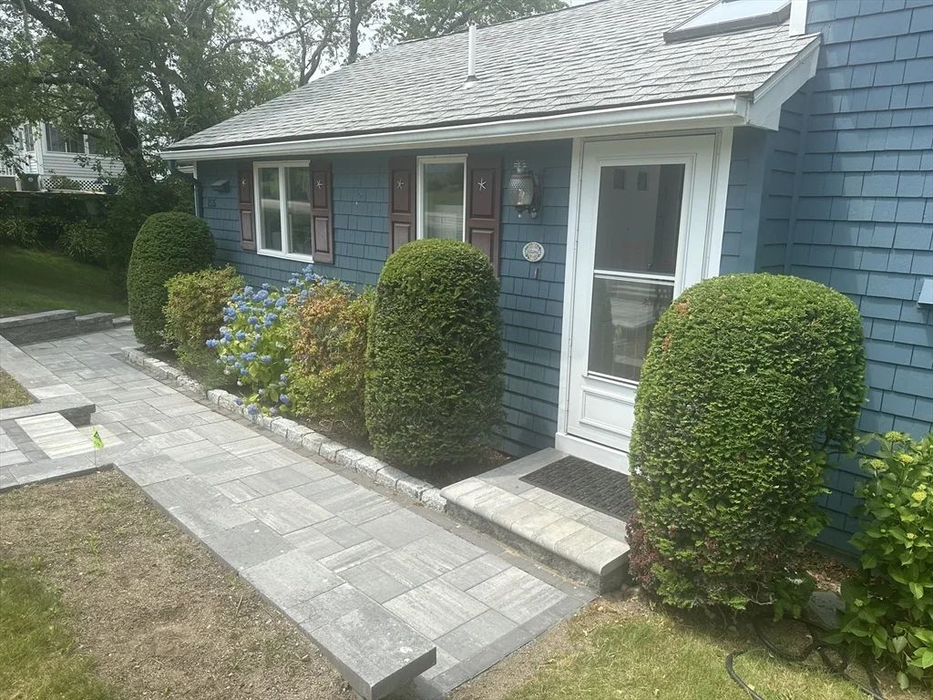 3 bed, 2 bath apartment for rent at 155 Meadowview, Rexhame — photo 1 of 30