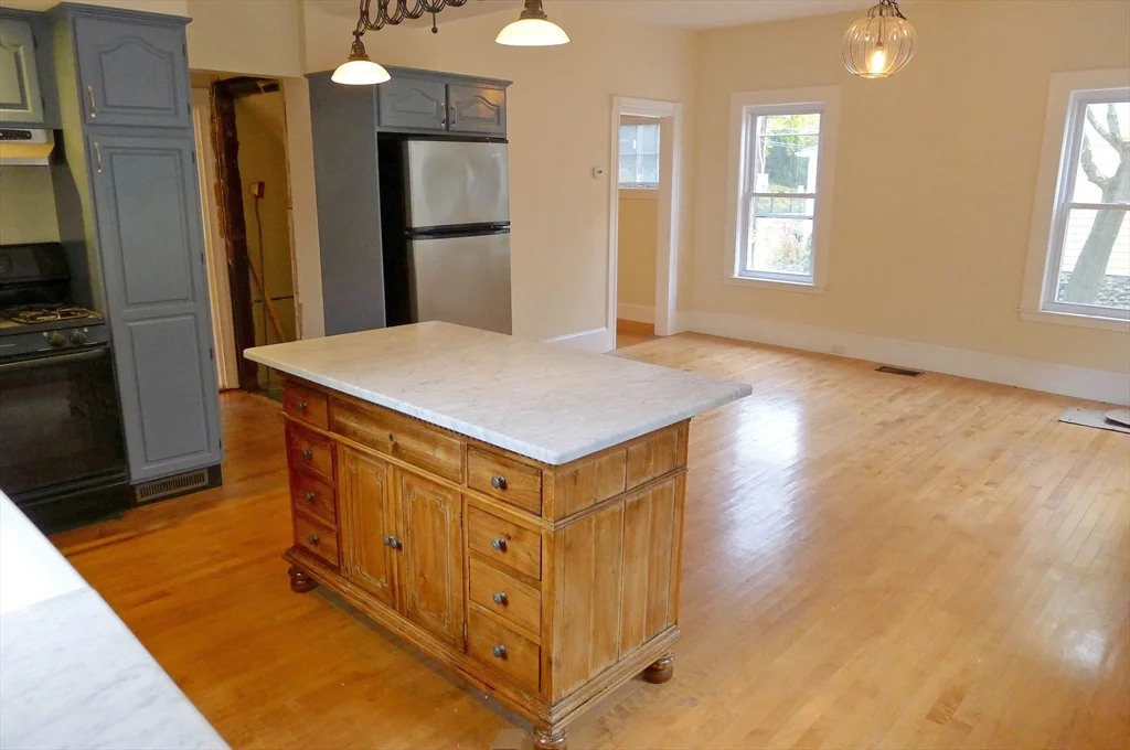 5 bed, 2 bath apartment for rent at 155 Oak St, Newton Upper Falls — photo 3 of 16