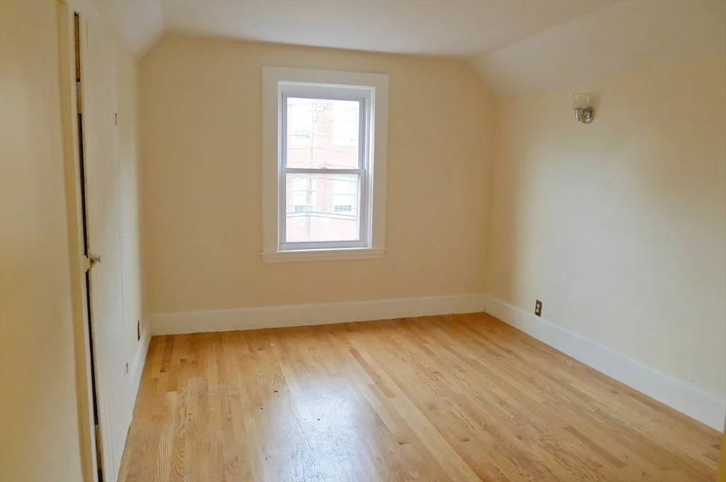 5 bed, 2 bath apartment for rent at 155 Oak St, Newton Upper Falls — photo 9 of 16
