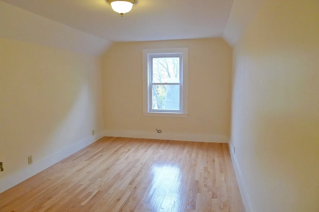 5 bed, 2 bath apartment for rent at 155 Oak St, Newton Upper Falls — photo 8 of 16