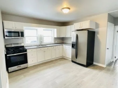 3 bed, 1 bath apartment for rent at 155 Oak St Unit 1, Taunton — photo 2 of 12