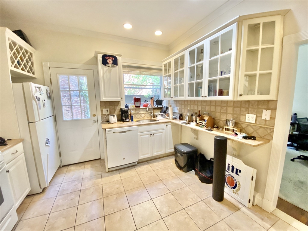 3 bed, 1 bath apartment for rent at 155 Salem St Unit 1, North End — photo 6 of 18