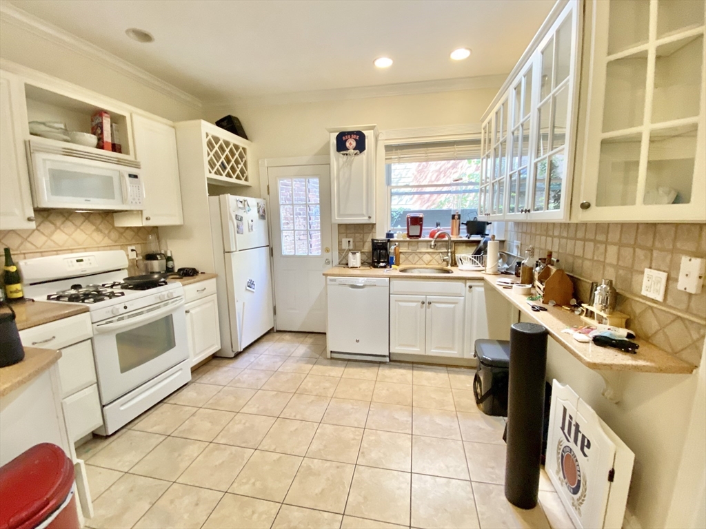 3 bed, 1 bath apartment for rent at 155 Salem St Unit 1, North End — photo 5 of 18