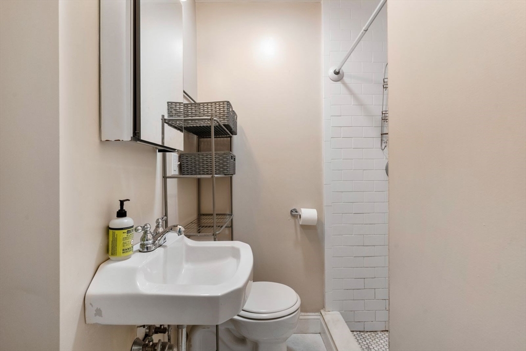 2 bed, 1 bath apartment for rent at 155 Salem St Unit 4, North End — photo 9 of 16