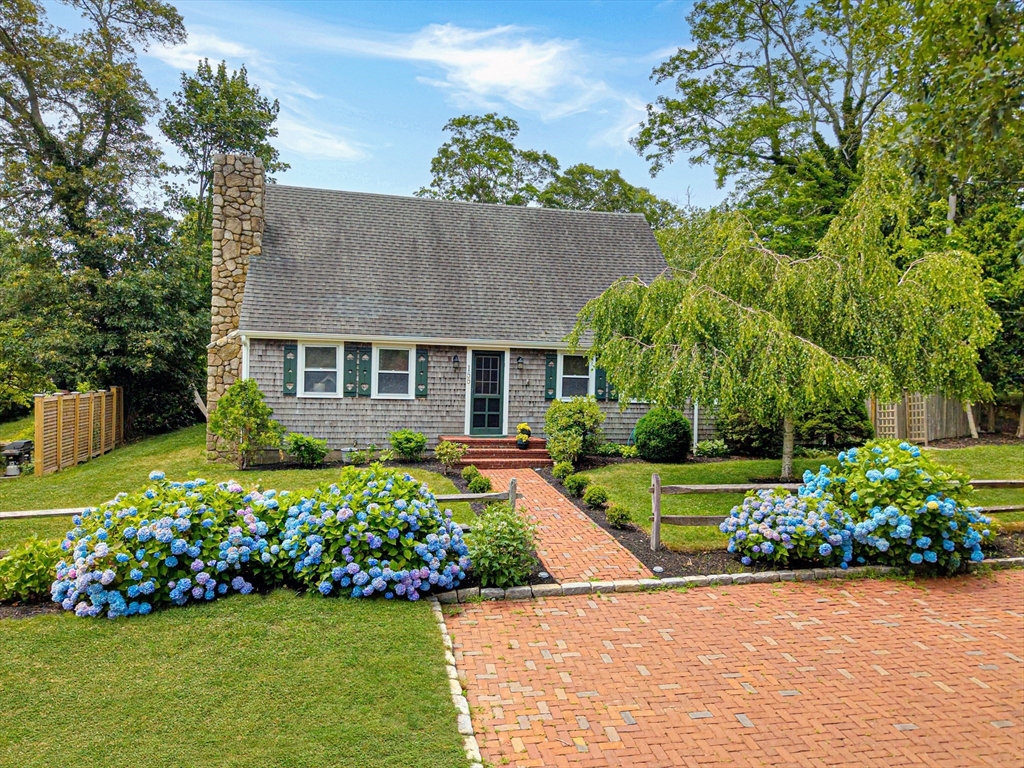 4 bed, 2 bath apartment for rent at 155 Skiff Ave, Tisbury — photo 1 of 21