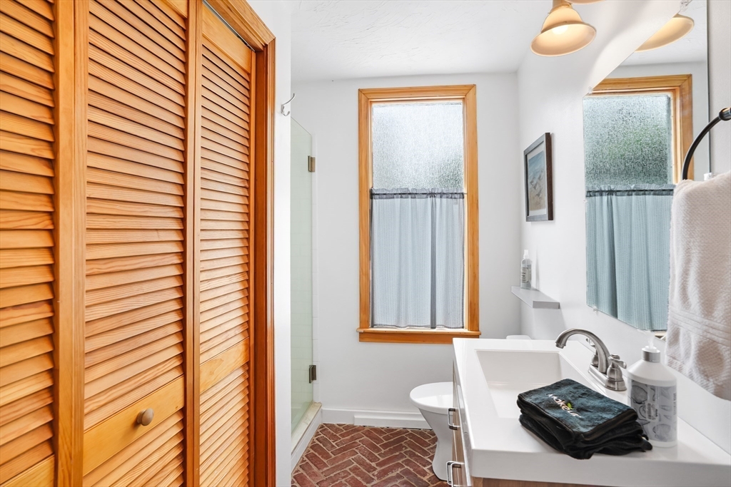 4 bed, 2 bath apartment for rent at 155 Skiff Ave, Tisbury — photo 13 of 21