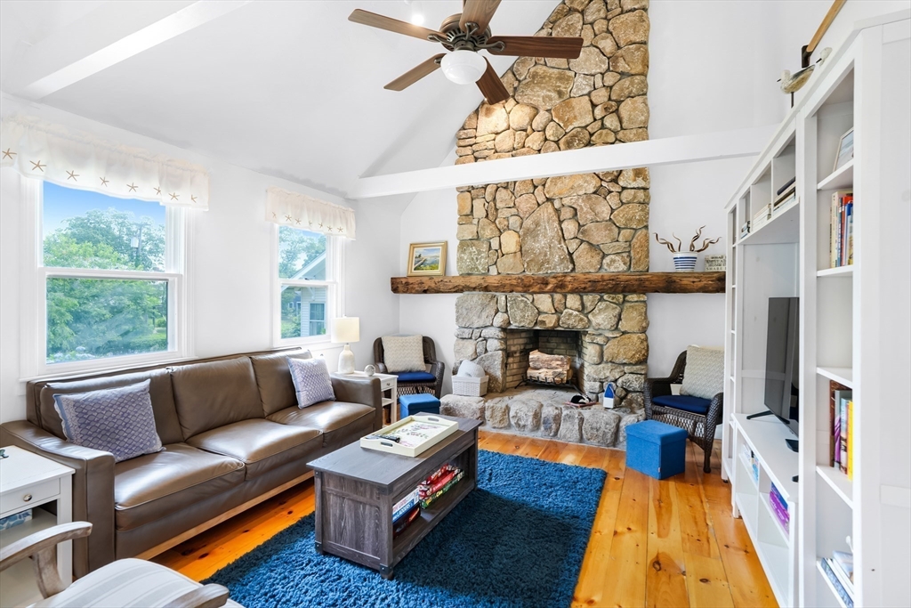 4 bed, 2 bath apartment for rent at 155 Skiff Ave, Tisbury — photo 4 of 21