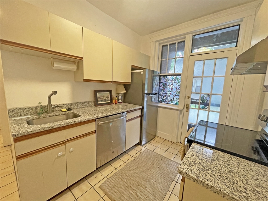 1 bed, 1 bath apartment for rent at 155 Strathmore Rd Unit 1-AA, Brighton — photo 4 of 7