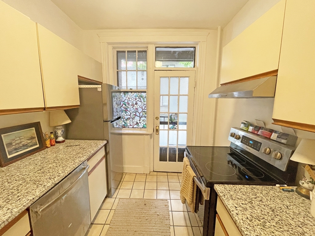 1 bed, 1 bath apartment for rent at 155 Strathmore Rd Unit 1-AA, Brighton — photo 3 of 7