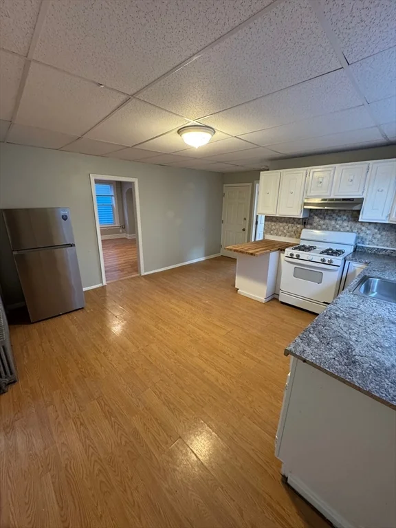 3 bed, 1 bath apartment for rent at 155 Summer St Unit 155, Lowell — photo 5 of 24