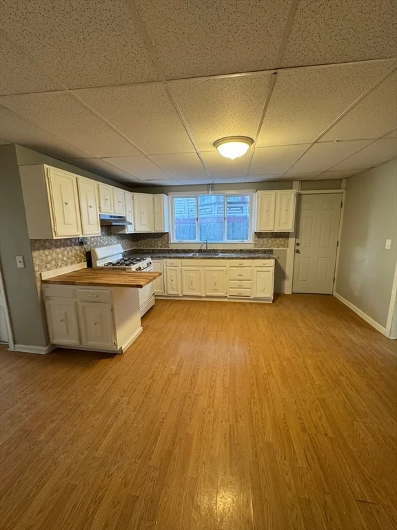 3 bed, 1 bath apartment for rent at 155 Summer St Unit 155, Lowell — photo 7 of 24