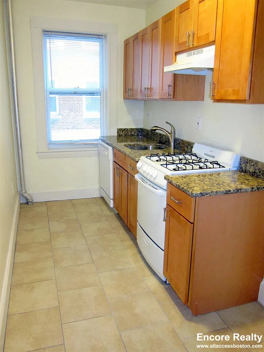 2 bed, 1 bath apartment for rent at 155 Summer St Unit 3FM, Spring Hill — photo 3 of 11