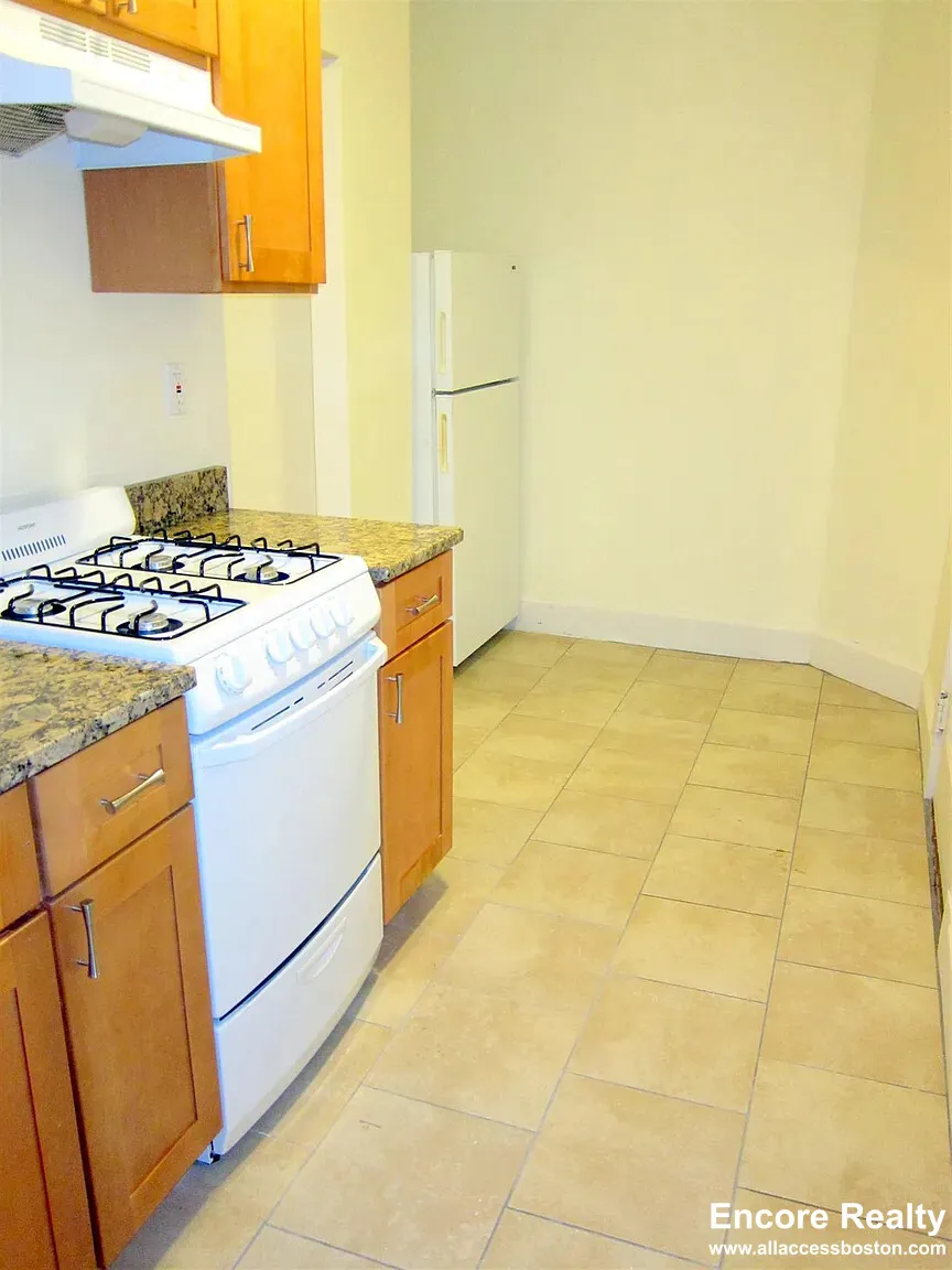 2 bed, 1 bath apartment for rent at 155 Summer St Unit 3FM, Spring Hill — photo 2 of 11