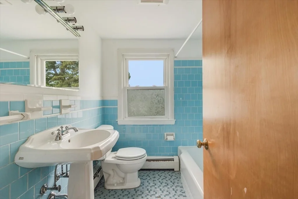 3 bed, 2 bath apartment for rent at 1550 Fall River Ave Unit 2, Seekonk — photo 3 of 10
