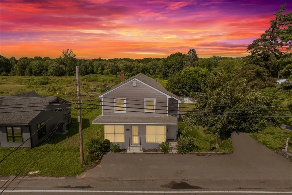 3 bed, 2 bath apartment for rent at 1550 Fall River Ave Unit 2, Seekonk