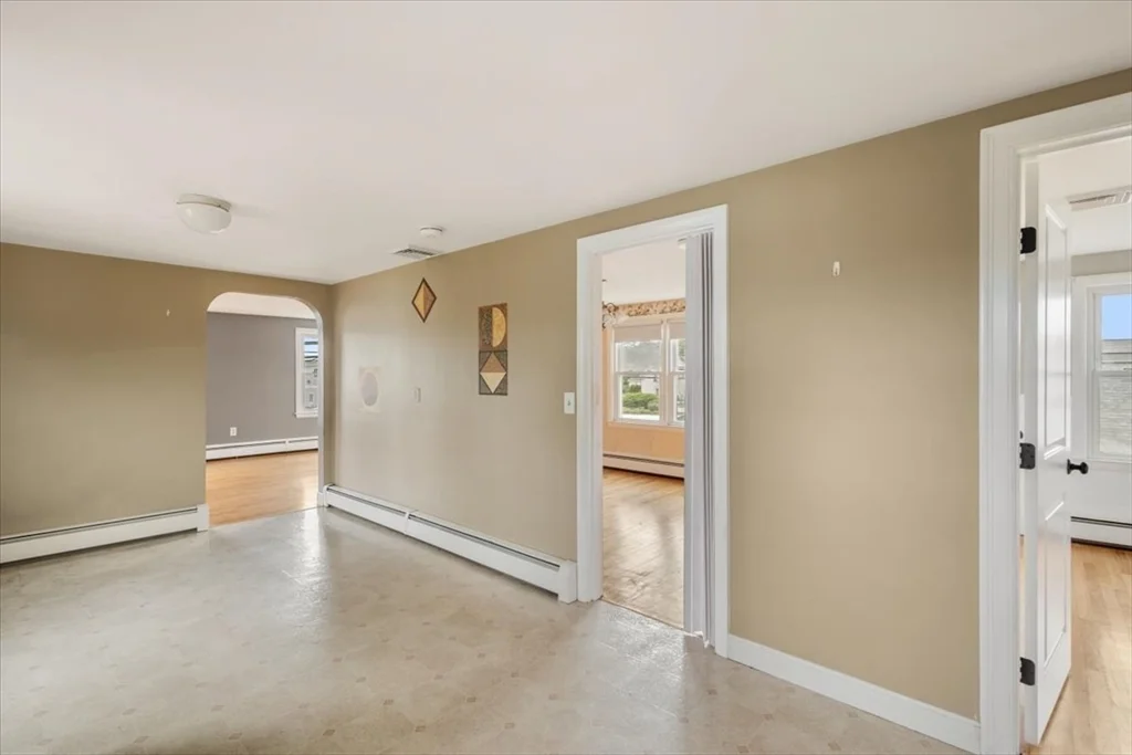 3 bed, 2 bath apartment for rent at 1550 Fall River Ave Unit 2, Seekonk — photo 6 of 10