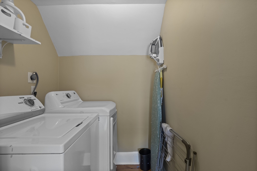3 bed, 1 bath apartment for rent at 1551 Centre St Unit 2, West Roxbury — photo 14 of 19