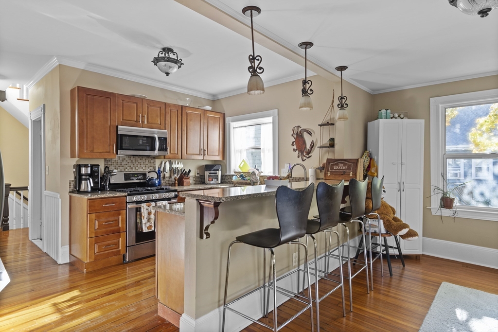 3 bed, 1 bath apartment for rent at 1551 Centre St Unit 2, West Roxbury — photo 1 of 19