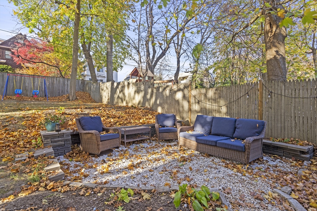 3 bed, 1 bath apartment for rent at 1551 Centre St Unit 2, West Roxbury — photo 17 of 19