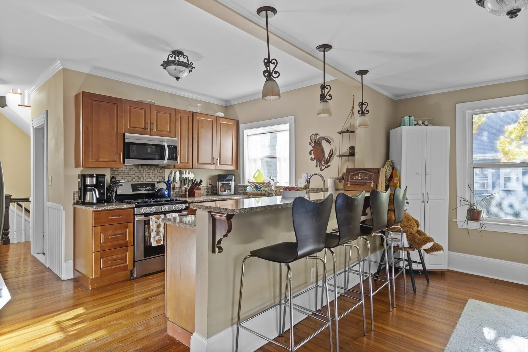 3 bed, 1 bath apartment for rent at 1551 Centre St Unit 2, West Roxbury
