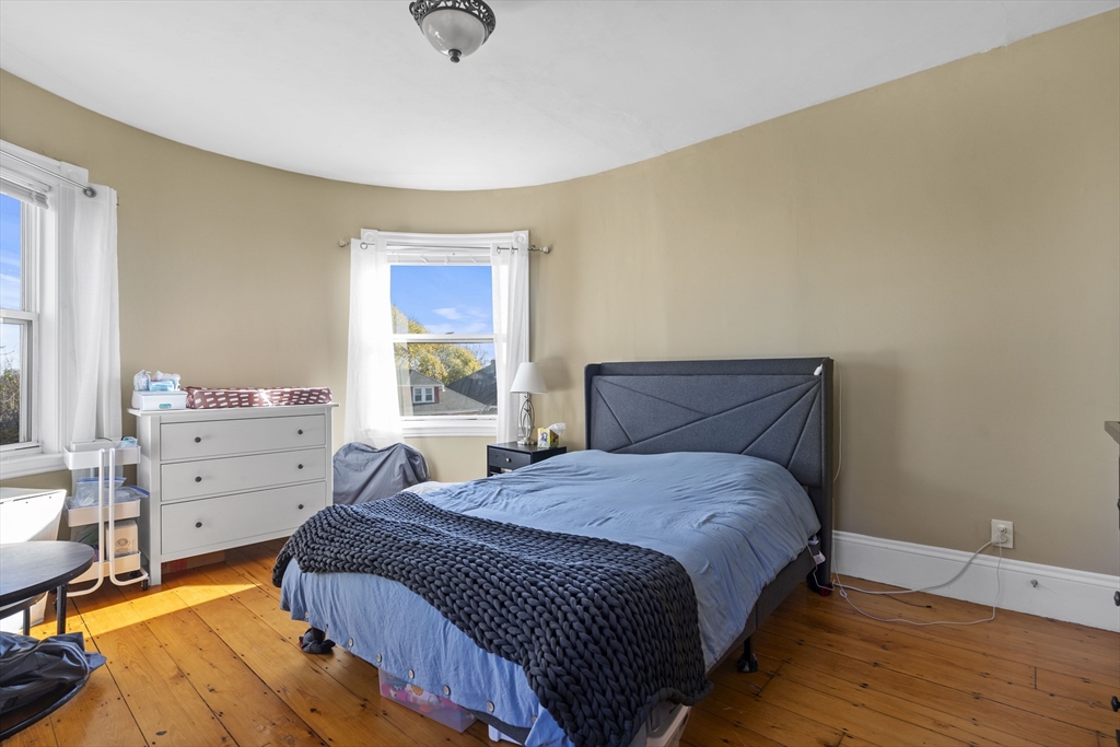 3 bed, 1 bath apartment for rent at 1551 Centre St Unit 2, West Roxbury — photo 7 of 19