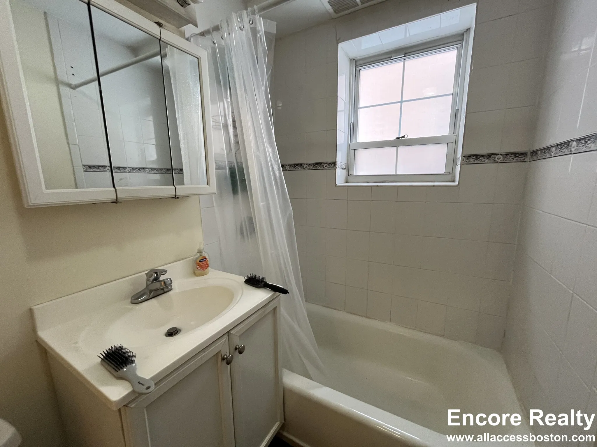 1 bed, 1 bath apartment for rent at 1555 Beacon St Unit 2, Brighton — photo 6 of 14
