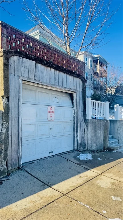 4 bed, 1 bath apartment for rent at 156 Campbell Ave Unit 1, Revere — photo 2 of 3